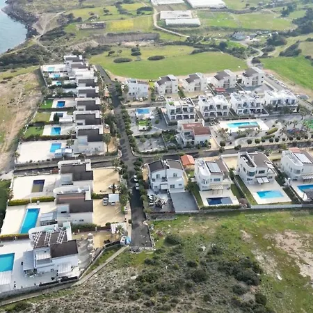 Apartment New Cozy Garden Pool & Terrace Near Sea For Up To 6 People