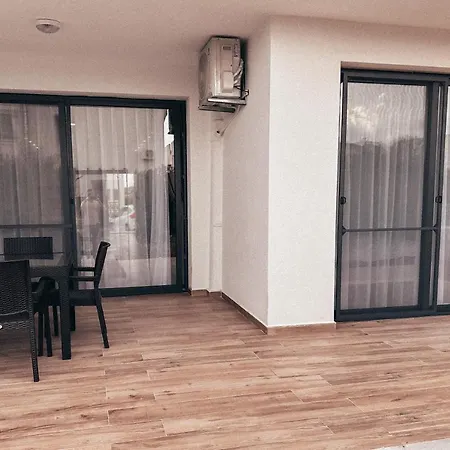 Daire Cozy Garden Apartment, Terrace Near Sea For Up To 6 People *