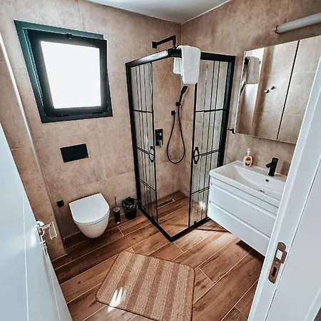 Apartment New Cozy Garden Pool & Terrace Near Sea For Up To 6 People *