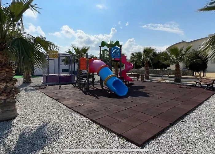 New Cozy Garden Pool & Terrace Near Sea For Up To 6 People 公寓 Akanthou