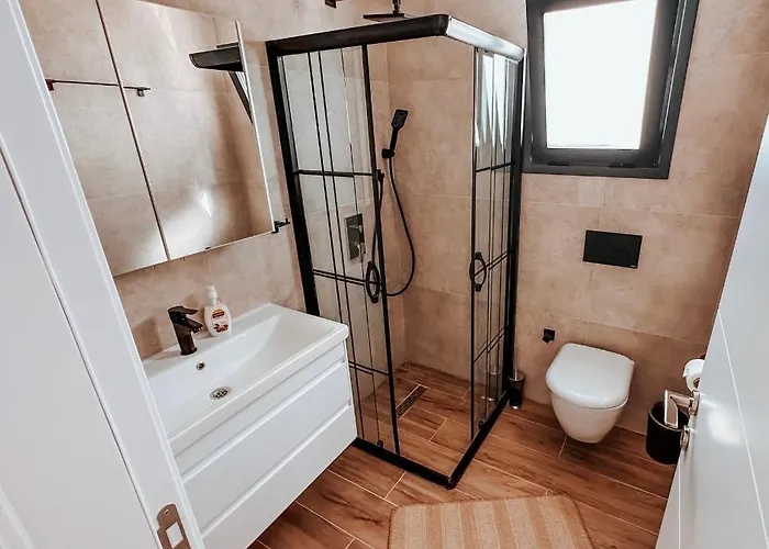 New Cozy Garden Pool & Terrace Near Sea For Up To 6 People